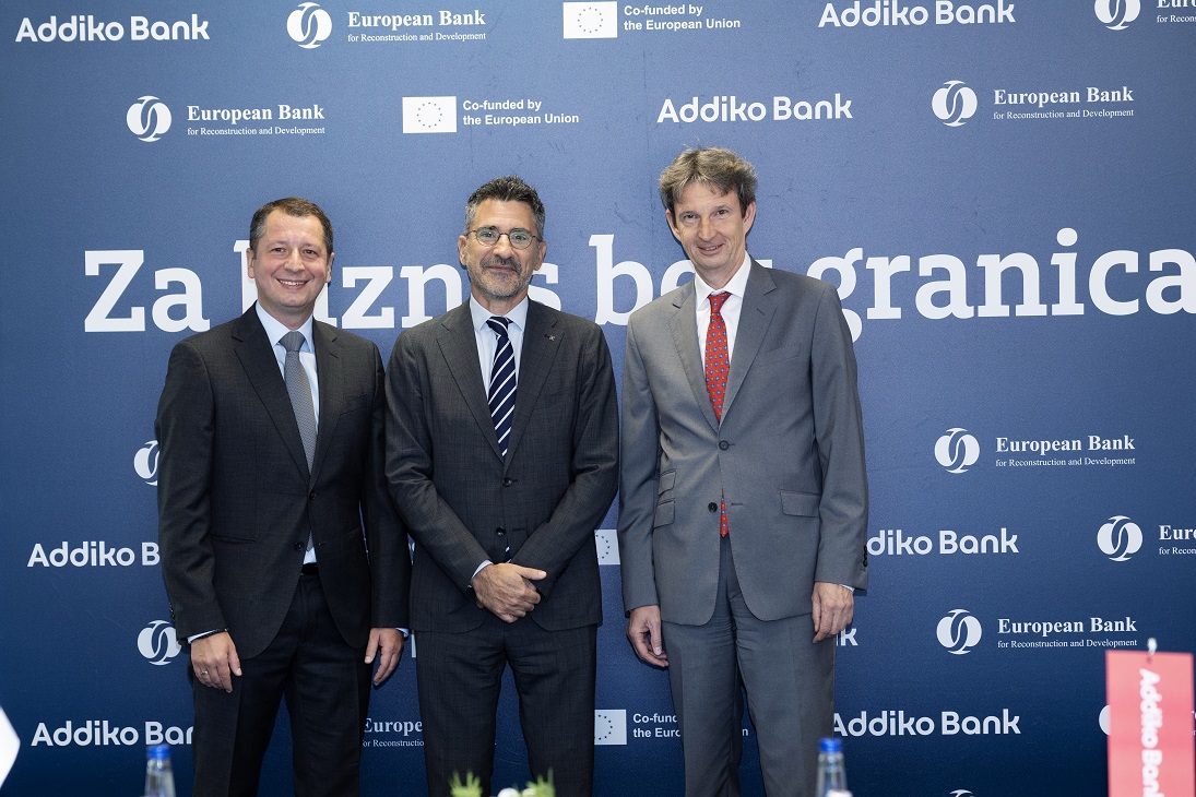 Prateća Fotografija